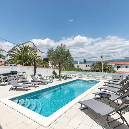 Attractive In Slatine Apartment Trogir