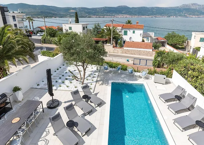 Apartment Attractive In Slatine