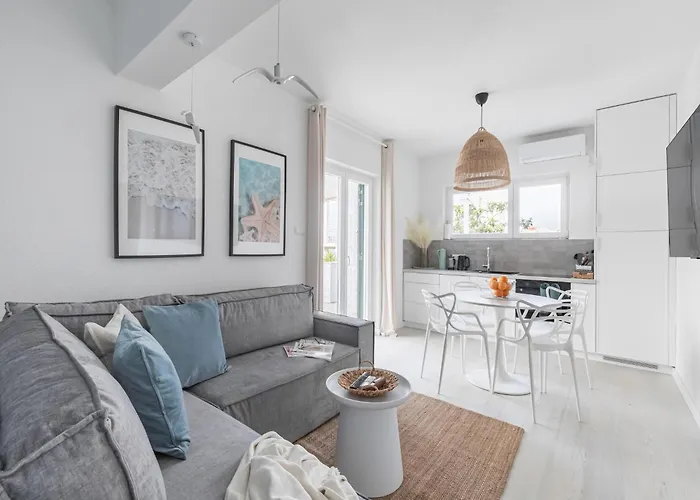 Apartment Attractive In Slatine