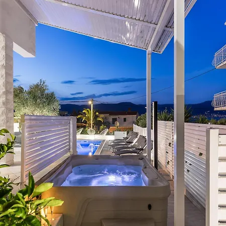 Attractive In Slatine Apartman Trogir