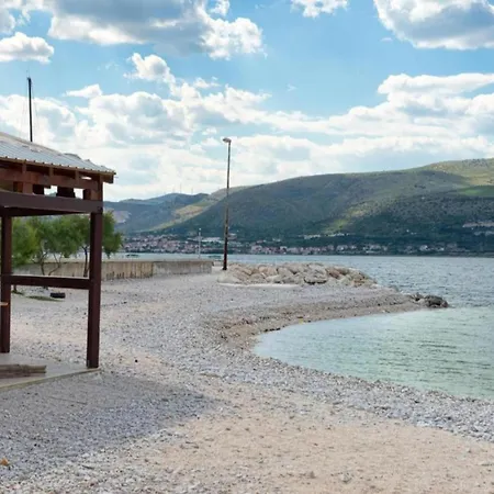 Apartman Attractive In Slatine