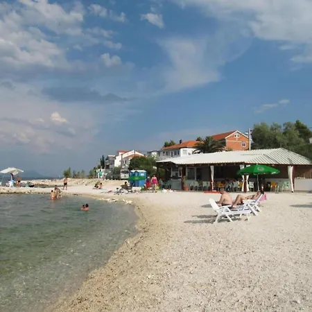 Attractive In Slatine Apartman