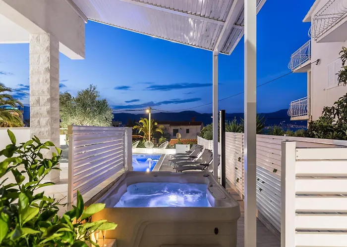 Attractive In Slatine Apartman Trogir