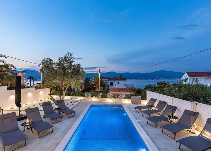 Attractive In Slatine