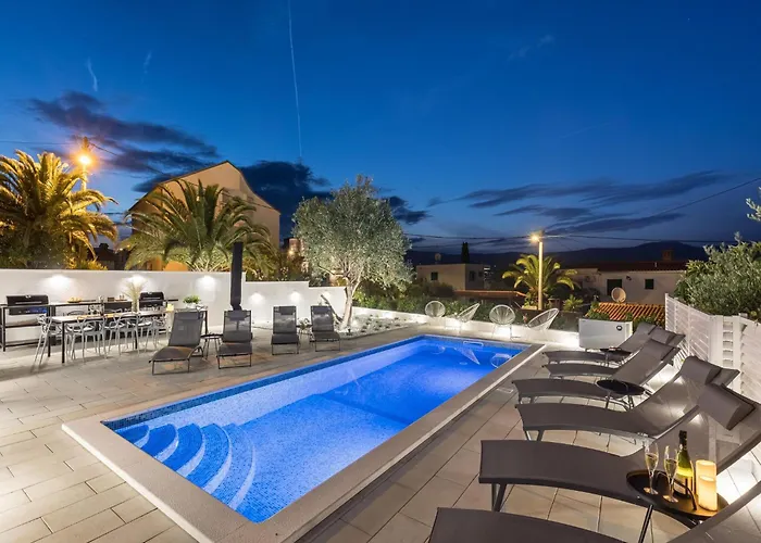 Attractive In Slatine