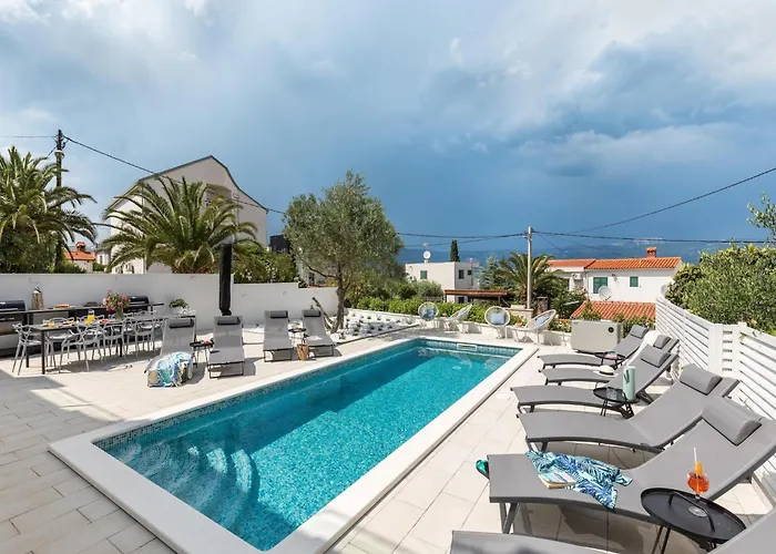 Attractive In Slatine Apartman