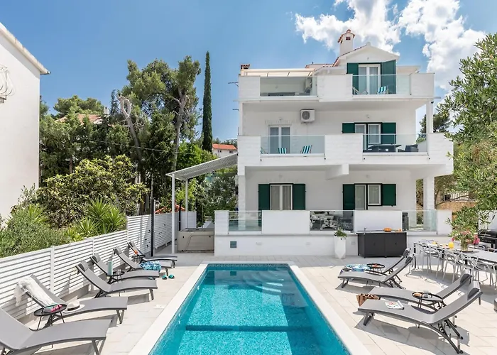 Attractive In Slatine